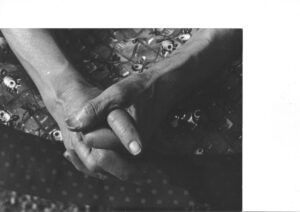 Die gefalteten Hände Hedwig Queissers - Bild: Karin Kaper