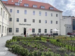 Ehemaliges Franziskanerkloster, Breslau/Wrocław, heute Hotel Herbal, Innenhof - Foto: Viola Plump