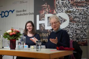 Autorin Ulrike Drasner (links) und Moderatorin Patricia Erkenberg (HDO)
