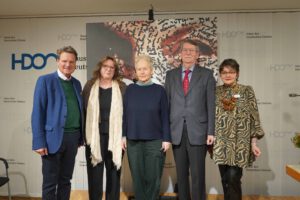 V.l.n.r.: Prof. Weber (HDO), Viola Pulmp (Verein der Freunde und Förderer der SKWS), Ulrike Draesner, Paul Hansel (Vorsitzender des Vorstands der SKWS), Lilia Antipow (HDO)