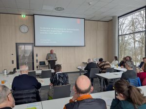 Dr. Gregor Ploch Dr. Gregor Ploch